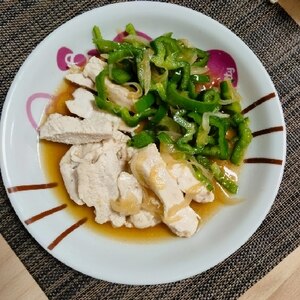 レンチン蒸し鶏とピーマンの☆麺つゆポン酢だれ絡め